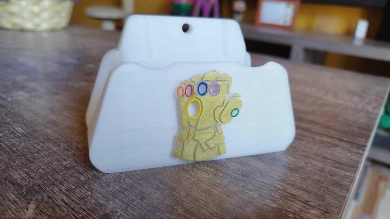 Holder dualsense Thanos