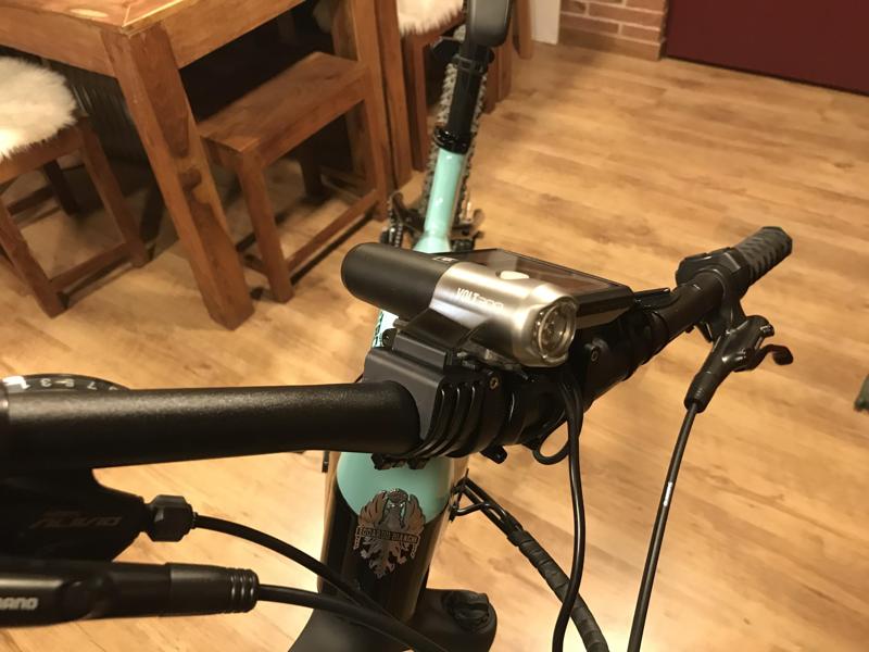 Cateye Volt 300 and 200 bike mount