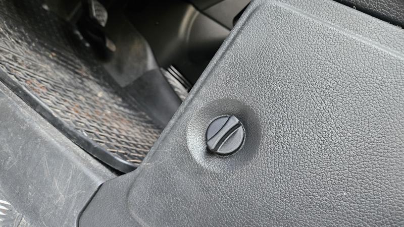 Mercedes Vito under seat bolt