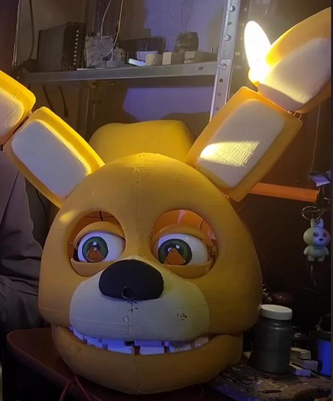 [3D Printable] Spring Bonnie Cosplay Head – With Real Working Springlocks!