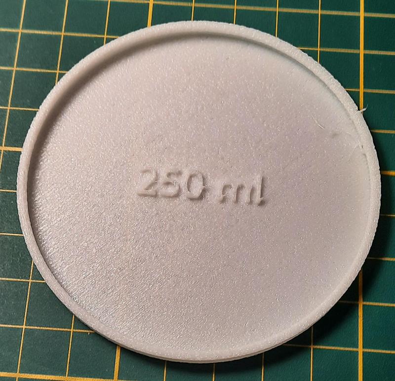 Lid for cream cup or yoghurt cup