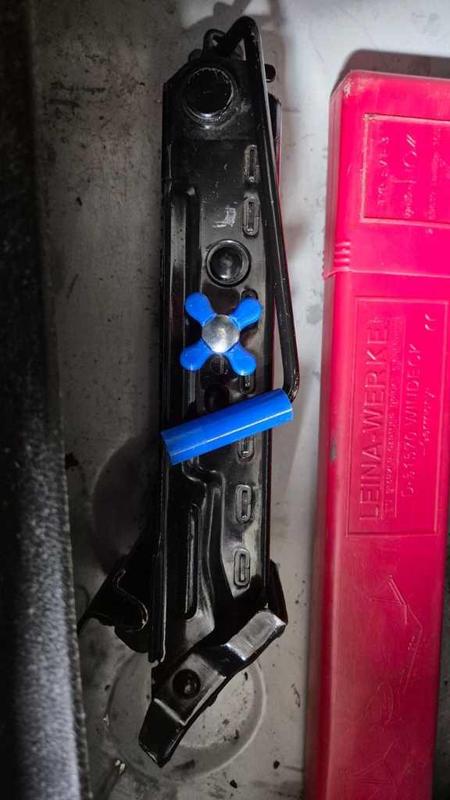 Square neck carriage bolt Knob