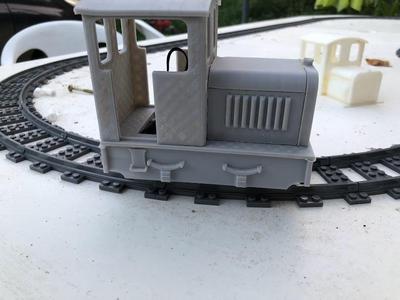 narrow gauge diesel loco body  to fit Lego power block