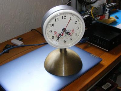 pilar stand clock