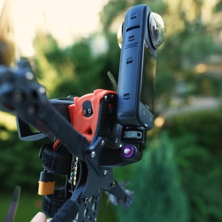 it's FPV ERA Insta360 X4 Mount (Selfie Stick)