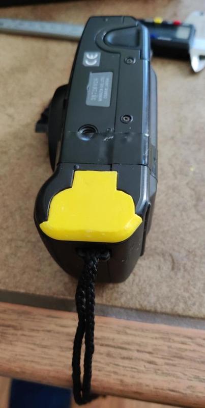 Camera Minolta Riva 100AF battery cover replacement