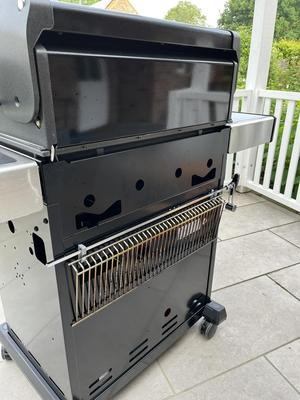 Broil King Drehspieß und Ablagerost Halter - Baron 490