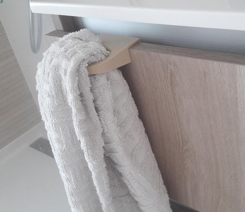 Bathroom towel rack