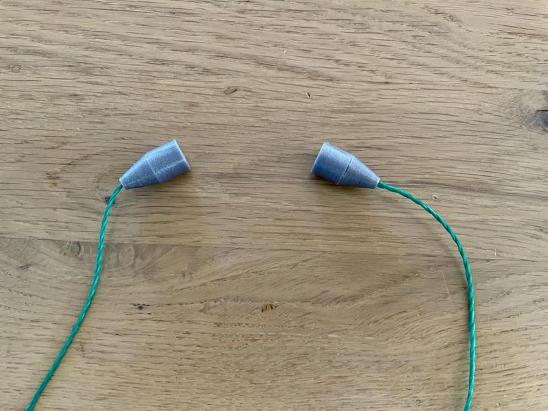 Magnetic necklace clasp for kids