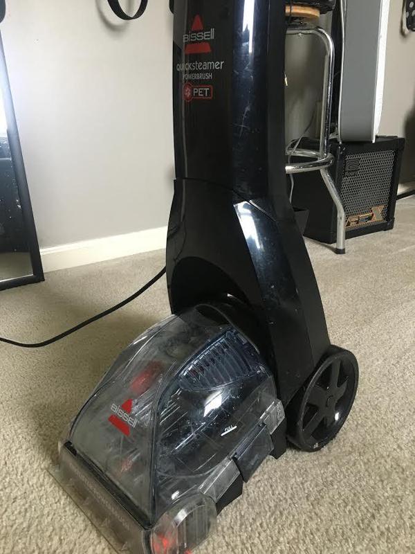 Carpet shampooer clamp/clip