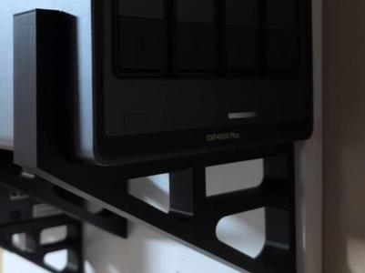 Ugreen Nas DXP4800 Plus Wall Mount