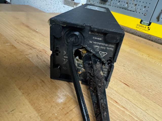 Hue Outdoor Impress Bottom Stand