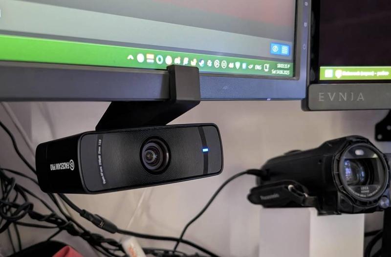 Asus MG279Q bottom webcam mount