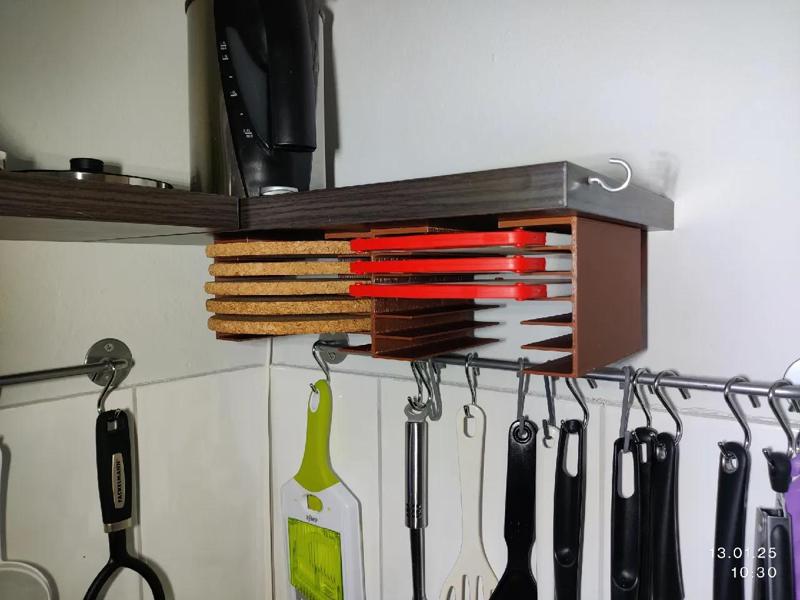 Halter für Brettchen oder Untersetzer / Holder for boards or coasters   