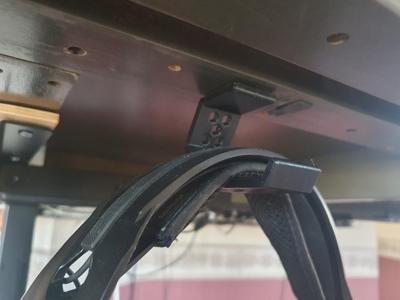 Hex hook for headphones