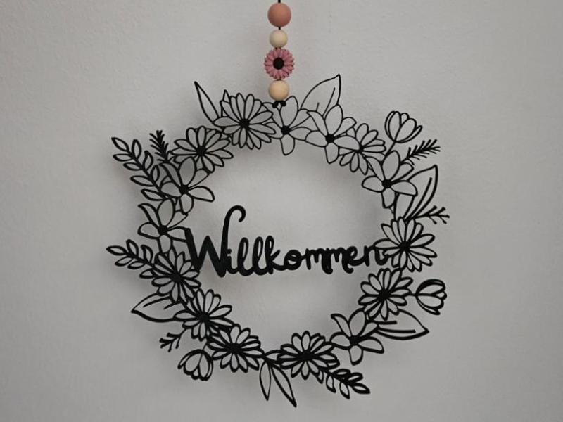 Welcome flowery greeting as a door wreath