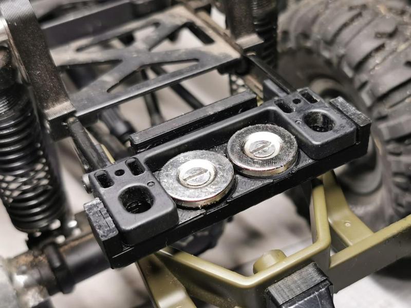 Magnetic body mount for Rochobby 1:6 MB scaler