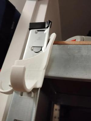 Metals shelf corner hook