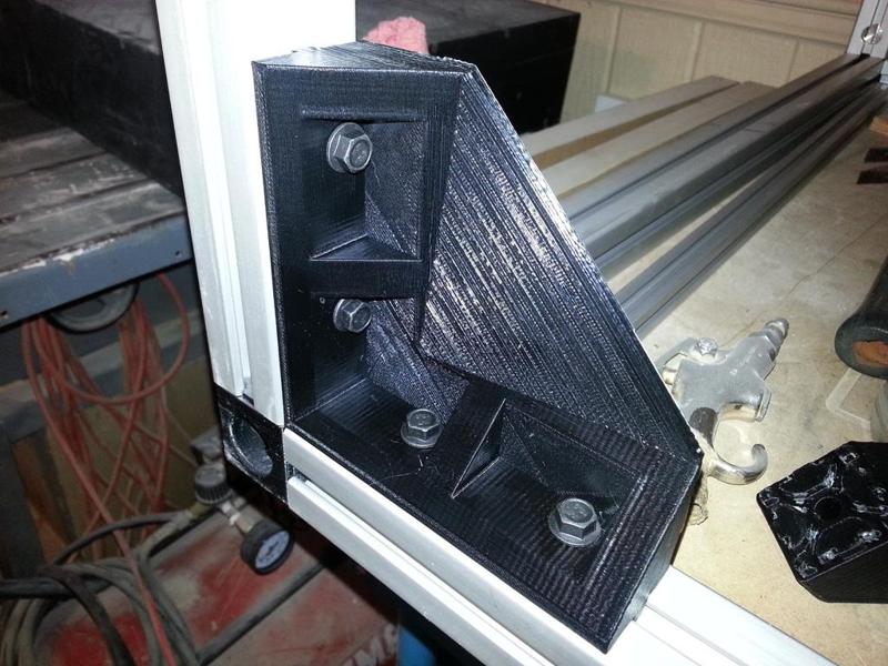 Corner brace for 4040 lite