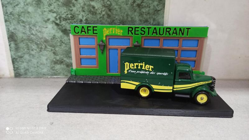 Perrier truck display 1/43 corgi bedford