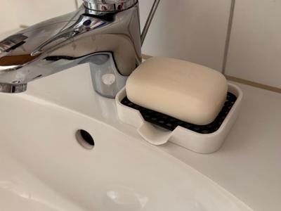 Soap dish with drain and removable insert