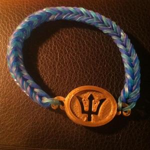 Trident Charm with rubberband bracelet clips
