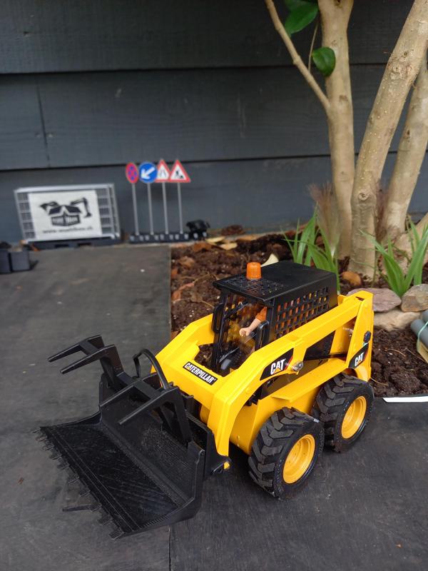 bruder skid steer grapple bucket  magomhmc