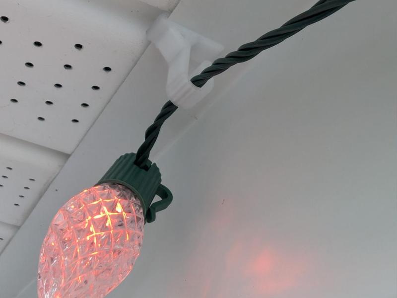 Soffit/drip edge clip for holding Christmas lights