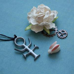 Hysteria pendant inspired by Alice adness returns
