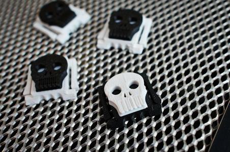 Skully hot-shoe plug
