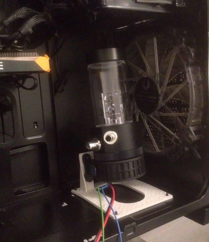 EK Watercooling pump mount for corsair 650d