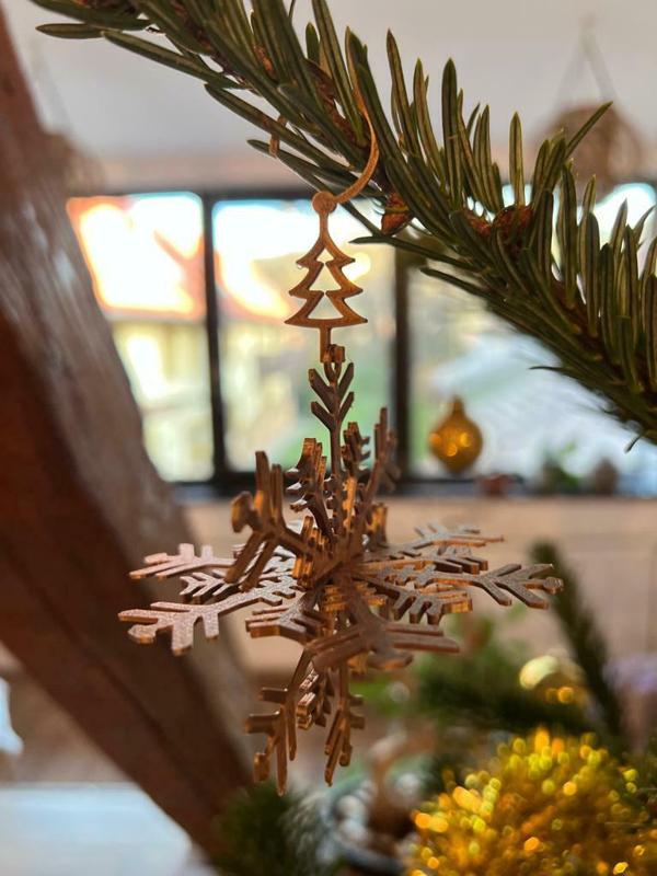 SNOWFLAKE with hook - 2 flakes that join together and form a beautiful 3D flake for the Christmas tree