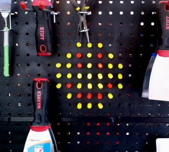 Workshop light peg toy