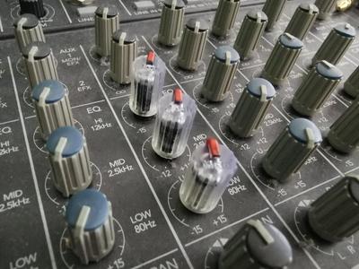 Mackie Mischpult Drehknöpfe