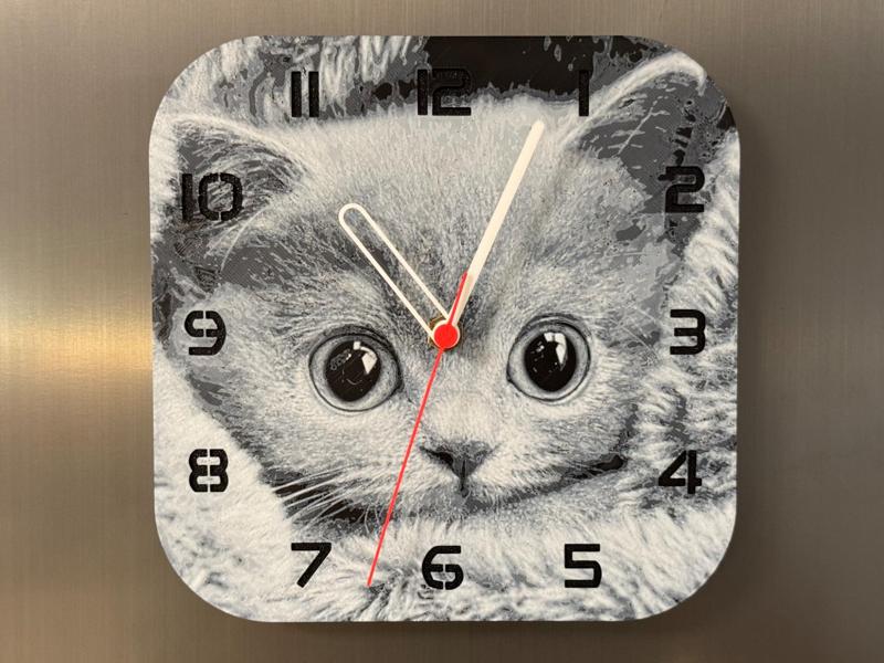 wall / desk clock cute kitten with big eyes
