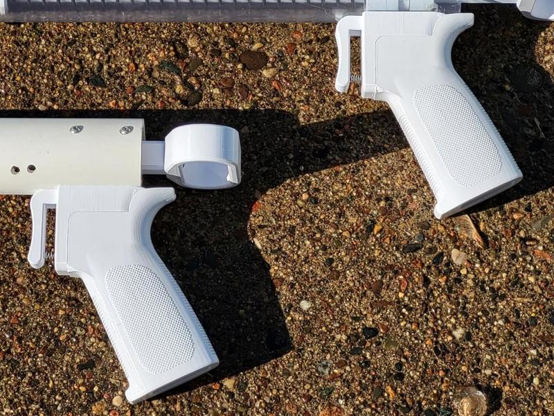 AR Grip with Beavertail