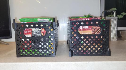 Tiered spice container   