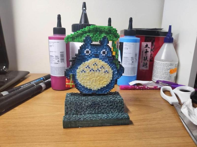 TOTORO. PHONE HOLDER