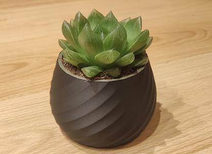 Planter - polygonal twisted - vase mode