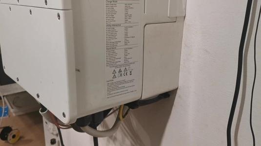 Deye 12kW Hybrid Inverter 3x 120 mm Lüfter mounting (V2)