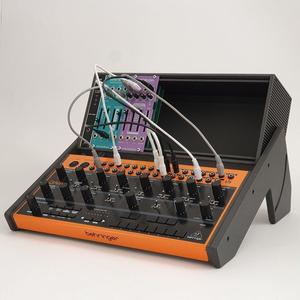 Behringer Crave eurorack stand case