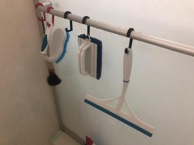 Hook for the shower door. fits 18mm tube
