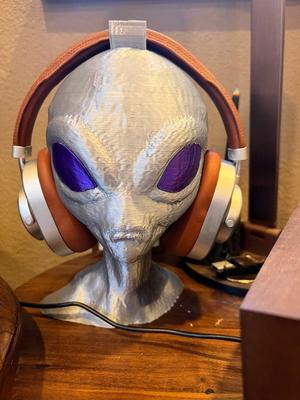 Alien Bust - Headset Stand