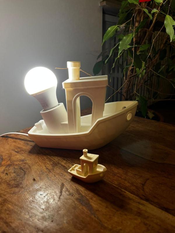 3D Benchy lamp by Tommaso Chiusi