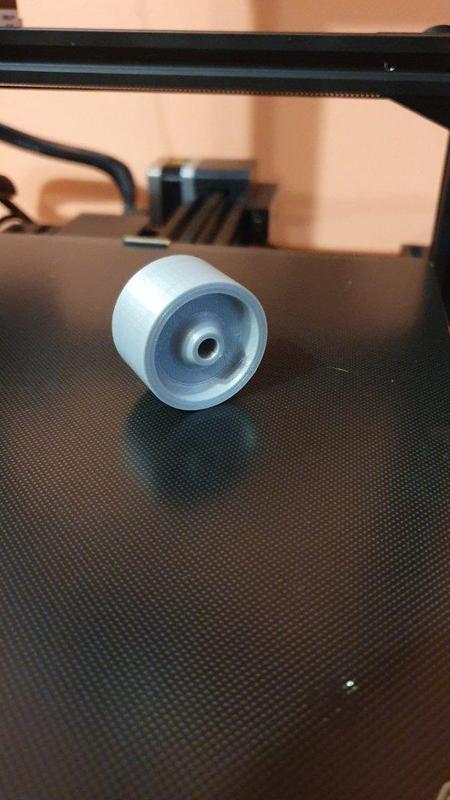 Vacuum cleaner front wheel