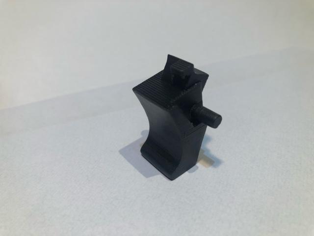 Magazine hook for FAMAS Cybergun