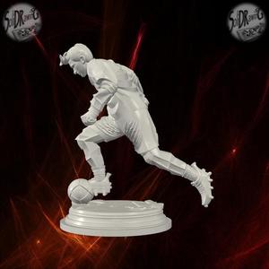 Running Soccer Player Kick Sculpture – SoliDRawinGs SG837