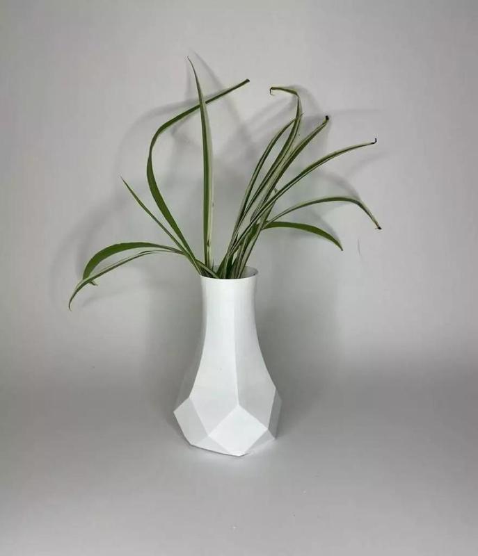 vase low-poly geometric