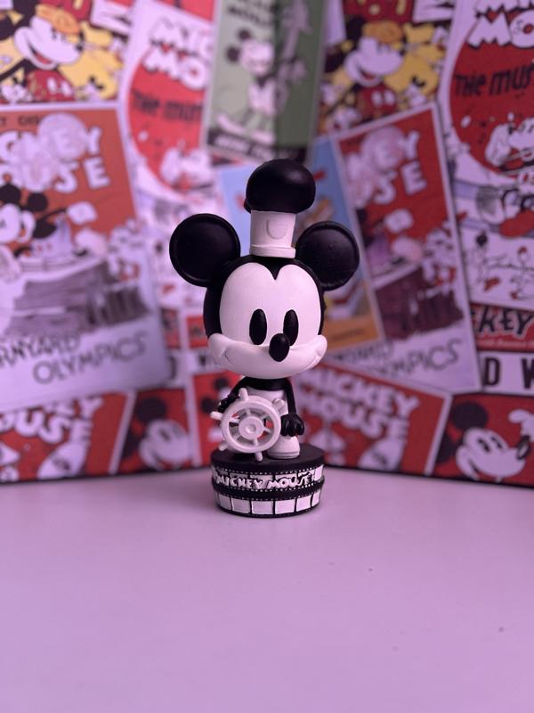 Mickey Mouse (steamboat willie)