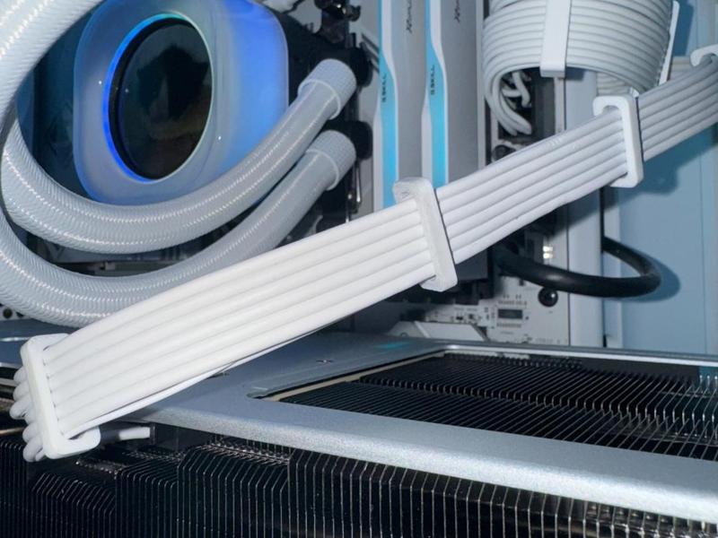 Cable clip (12vhpwr)